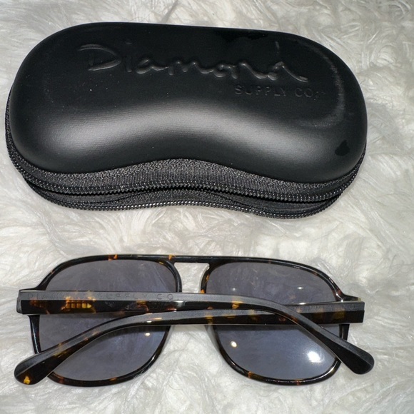 Diamond Supply Shades - Picture 2 of 3